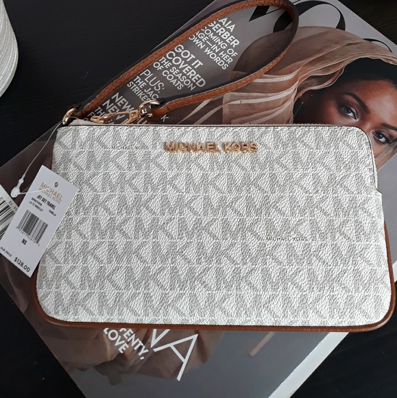 ❗BACK IN ❗Michael Kors Signature Vanilla Wristlet - Picture 2 of 5